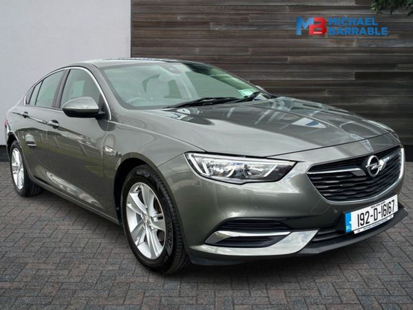 Opel Insignia Hatchback, Petrol, 2019, Grey