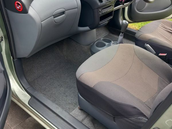 Toyota Yaris Hatchback, Petrol, 2002, Green