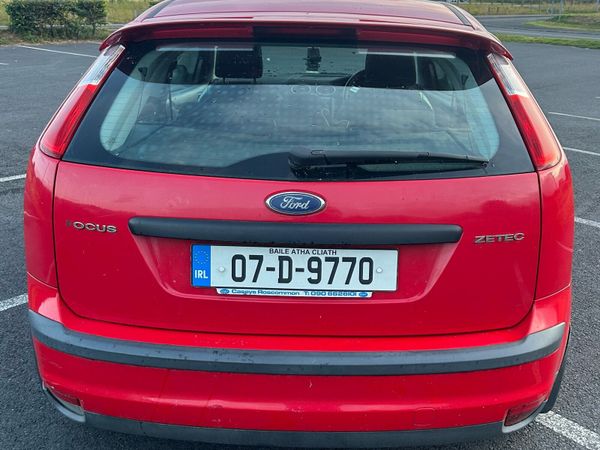 Ford Focus Hatchback, Petrol, 2007, Red