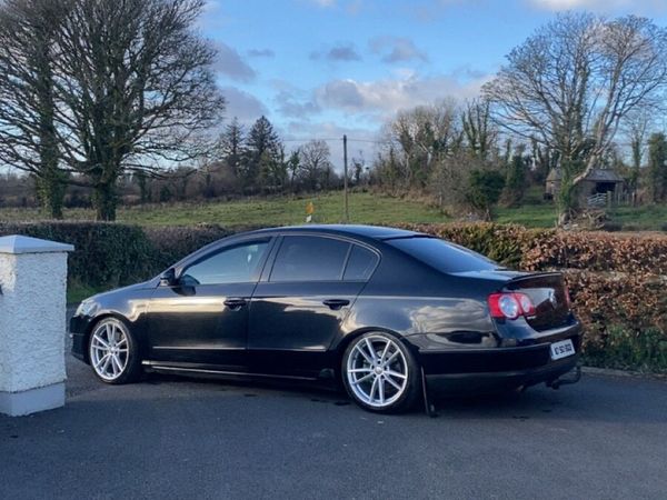 Volkswagen Passat Saloon, Diesel, 2010, Black