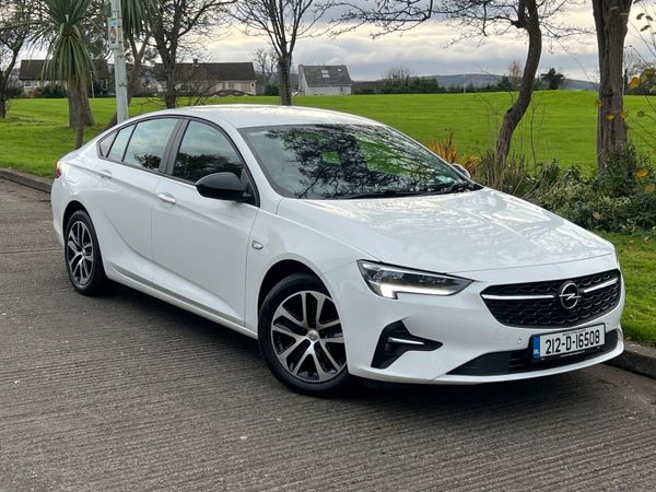 Opel Insignia Hatchback, Diesel, 2021, White