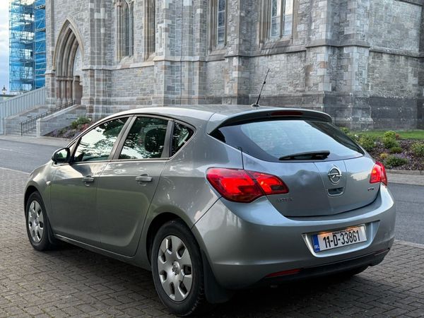 Opel Astra Hatchback, Diesel, 2011, Silver