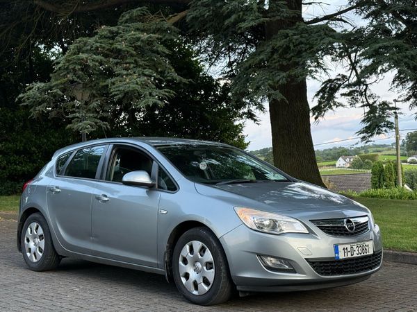 Opel Astra Hatchback, Diesel, 2011, Silver