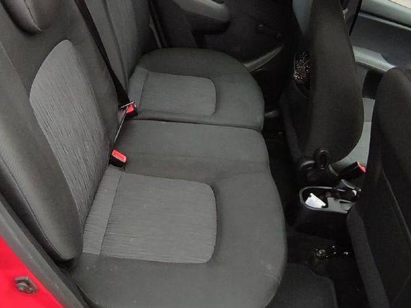 Hyundai i10 Hatchback, Petrol, 2013, Red