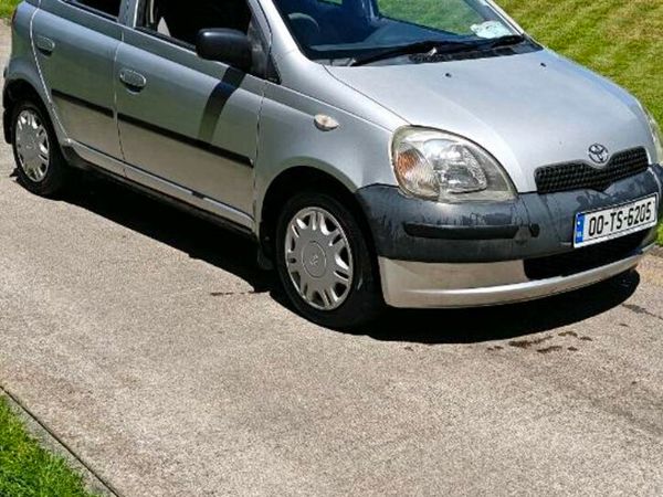Toyota Yaris Hatchback, Petrol, 2000, Silver
