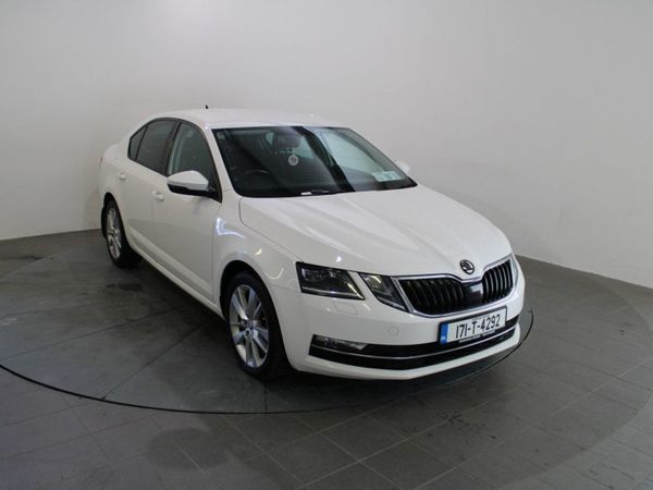 Skoda Octavia Hatchback, Diesel, 2017, White