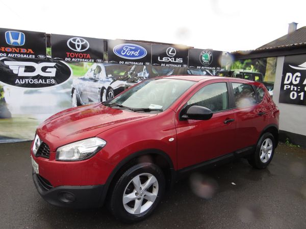 Nissan Qashqai MPV, Diesel, 2013, Red