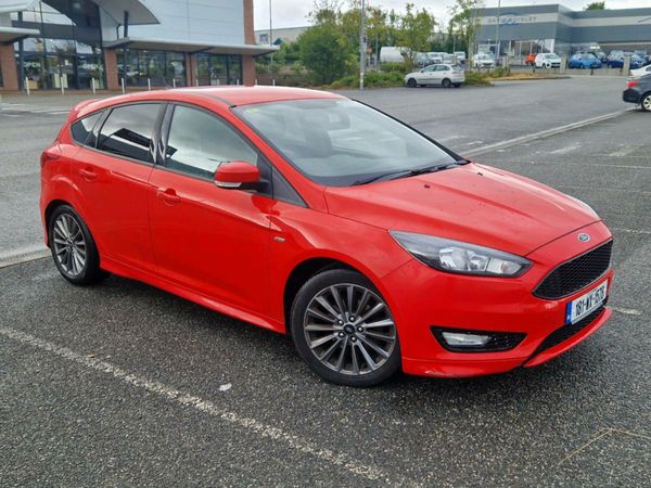 Ford Focus Hatchback, Petrol, 2018, Red