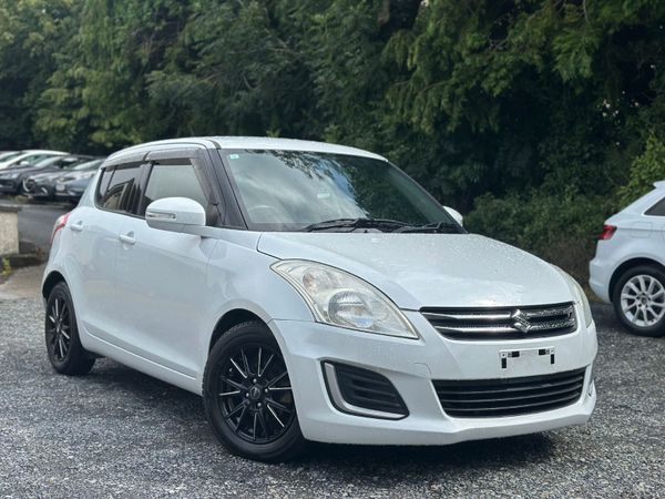 Suzuki Swift Hatchback, Petrol, 2015, White