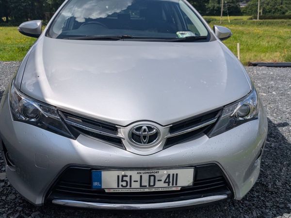 Toyota Auris Hatchback, Diesel, 2015, Silver