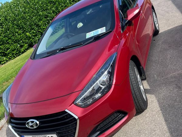 Hyundai i40 Saloon, Diesel, 2017, Red