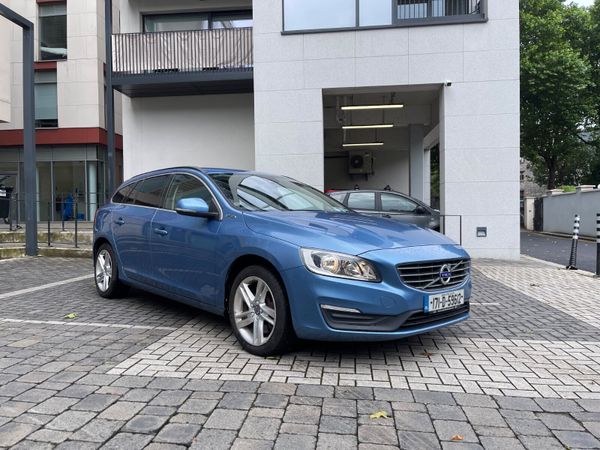 Volvo V60 Estate, Diesel Plug-in Hybrid, 2017, Blue