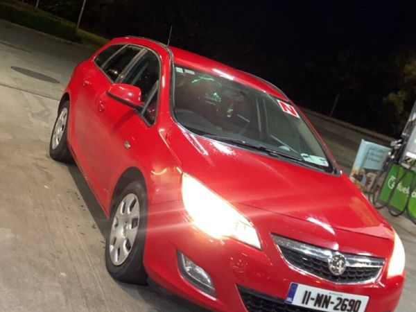 Vauxhall Astra Estate, Diesel, 2011, Red