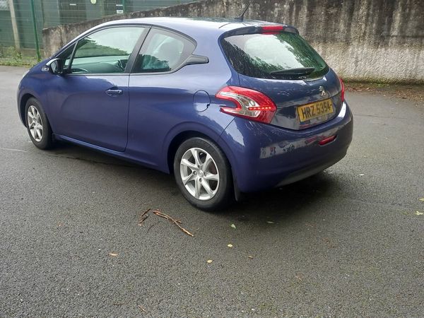 Peugeot 208 Hatchback, Petrol, 2014, Blue
