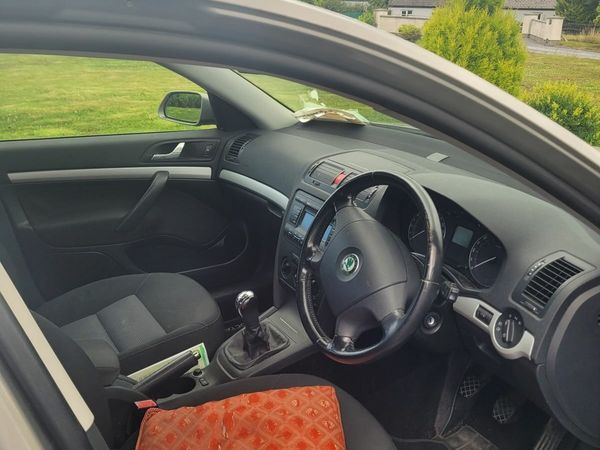 Skoda Octavia Hatchback, Petrol, 2007, Beige