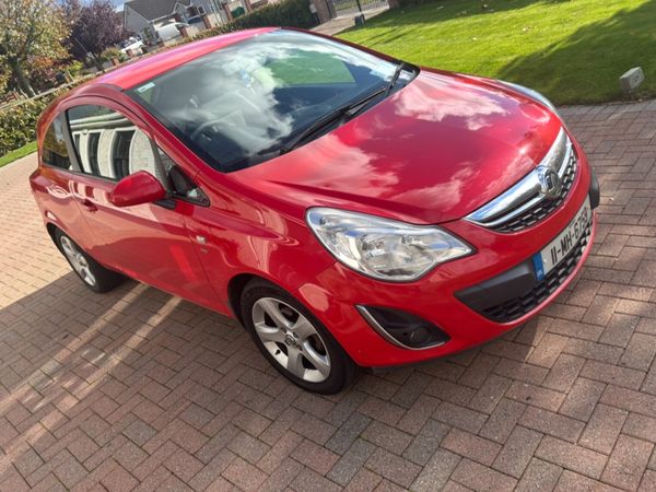 Vauxhall Corsa Hatchback, Petrol, 2011, Red