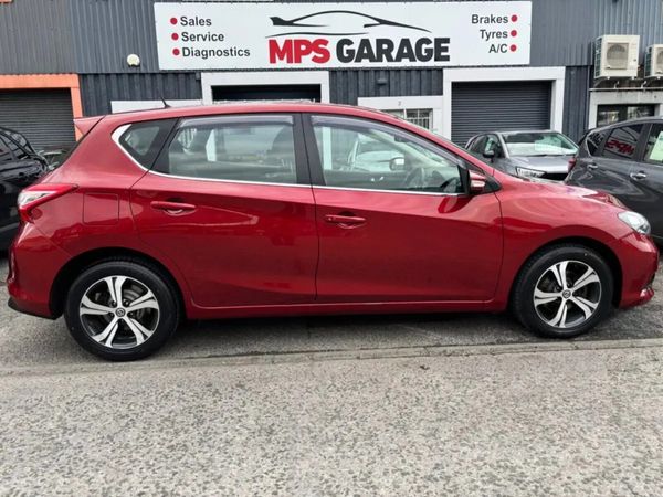 Nissan Pulsar Hatchback, Diesel, 2017, Red