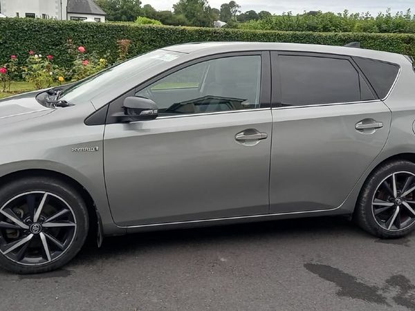 Toyota Auris MPV, Petrol Hybrid, 2018, Grey