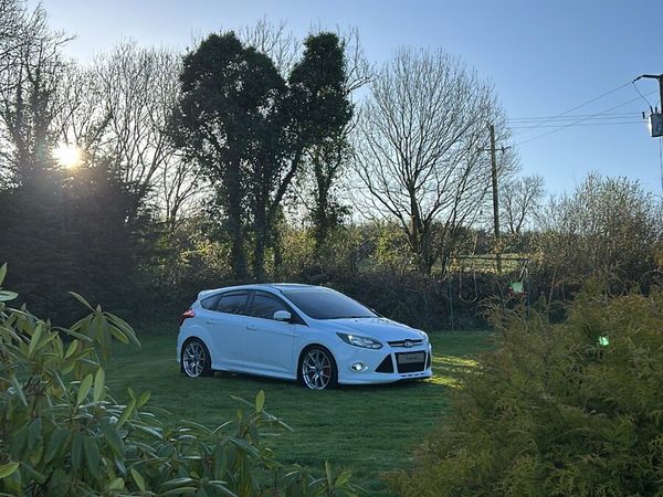Ford Focus Hatchback, Diesel, 2013, White