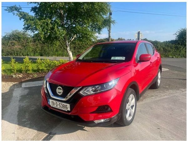 Nissan Qashqai Hatchback, Diesel, 2019, Red