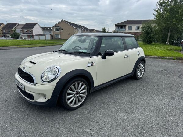 Mini Cooper Hatchback, Petrol, 2011, White