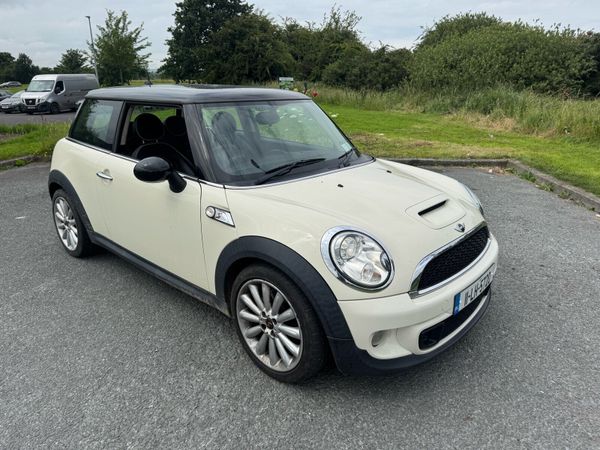 Mini Cooper Hatchback, Petrol, 2011, White