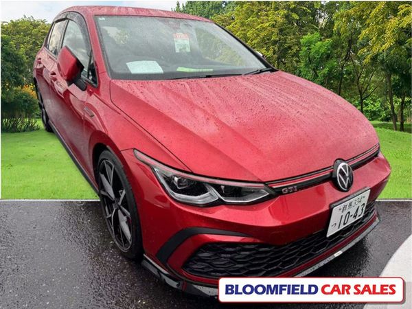 Volkswagen Golf Hatchback, Petrol, 2022, Red