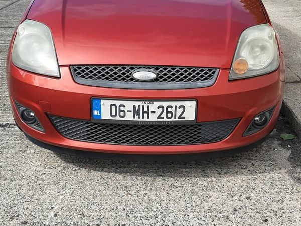 Ford Fiesta Hatchback, Petrol, 2006, Red