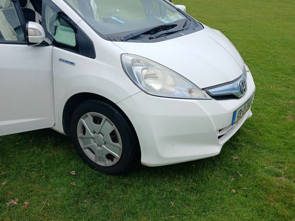 Honda Fit Hatchback, Petrol Hybrid, 2013, White