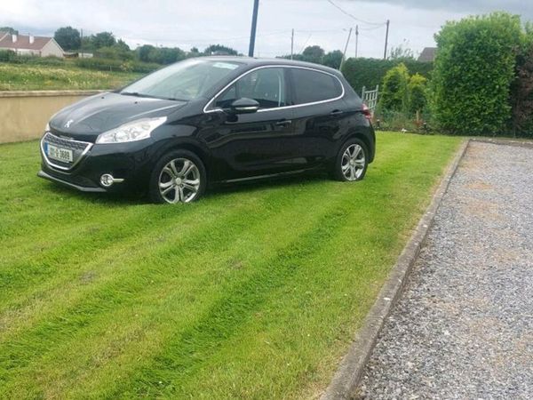 Peugeot 208 Hatchback, Diesel, 2013, Black