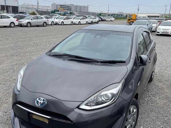 Toyota Aqua Hatchback, Petrol Hybrid, 2018, Grey