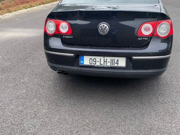 Volkswagen Passat Saloon, Diesel, 2009, Black