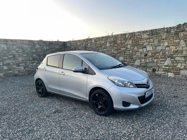Toyota Yaris Hatchback, Petrol, 2014, Silver