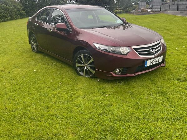 Honda Accord Saloon, Diesel, 2011, Red