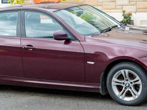 BMW 3-Series Saloon, Petrol, 2009, Red