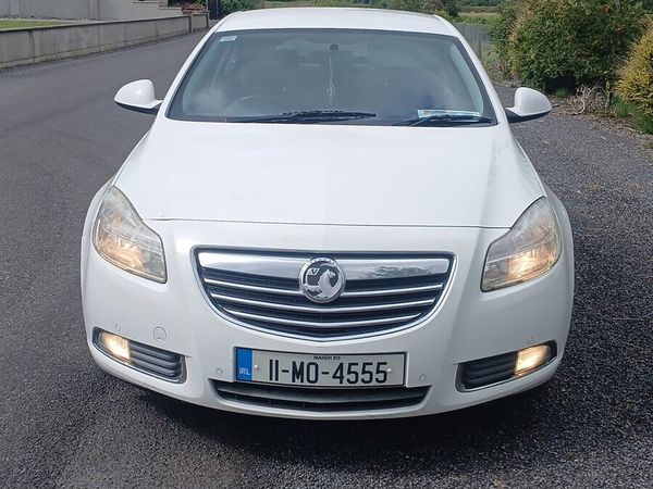 Vauxhall Insignia Hatchback, Diesel, 2011, White