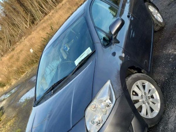 Toyota Auris Hatchback, Diesel, 2009, Grey