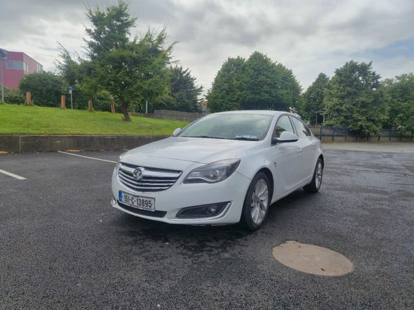 Vauxhall Insignia Hatchback, Diesel, 2015, White