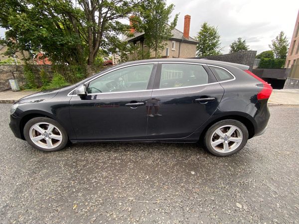Volvo V40 Hatchback, Diesel, 2014, Black