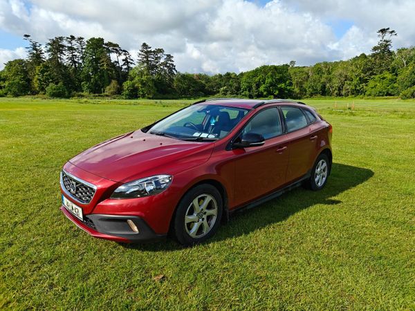 Volvo V40 Hatchback, Diesel, 2014, Red