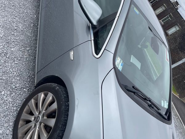 Vauxhall Astra Hatchback, Petrol, 2011, Silver