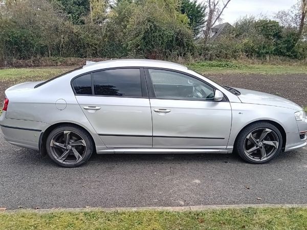 Volkswagen Passat Saloon, Diesel, 2010, Silver