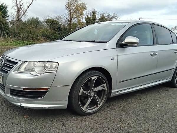 Volkswagen Passat Saloon, Diesel, 2010, Silver