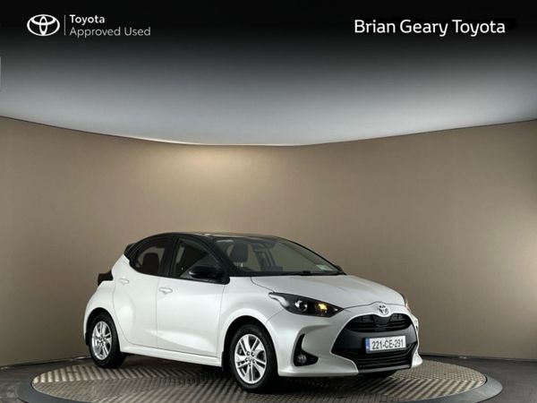 Toyota Yaris Hatchback, Petrol Hybrid, 2022, White