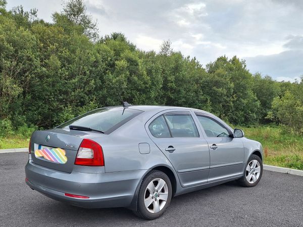 Skoda Octavia Saloon, Petrol, 2013, Grey