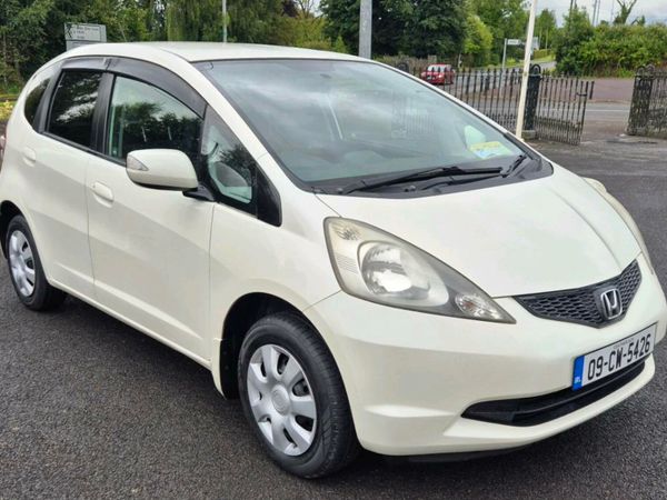 Honda Fit Hatchback, Petrol, 2009, White
