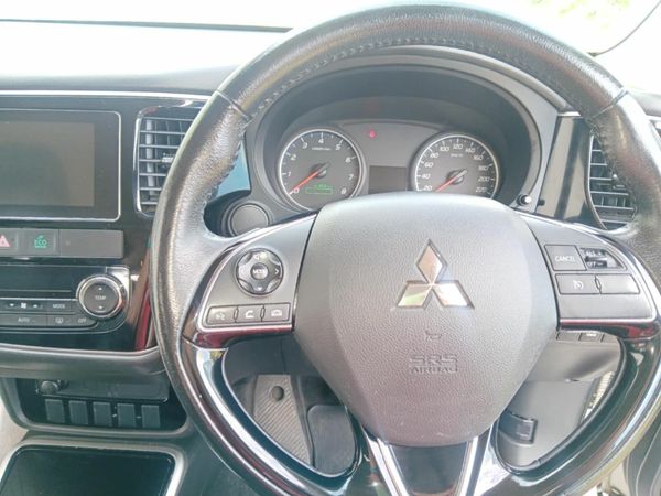 Mitsubishi Outlander SUV, Petrol, 2017, White