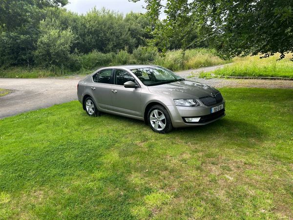 Skoda Octavia Saloon, Diesel, 2015, Beige