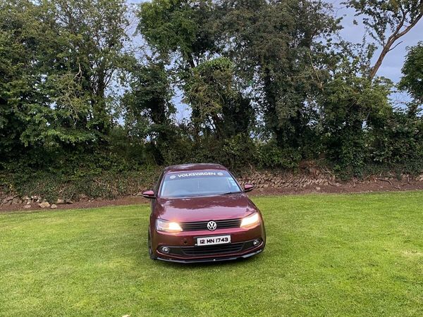 Volkswagen Jetta Saloon, Diesel, 2012, Red