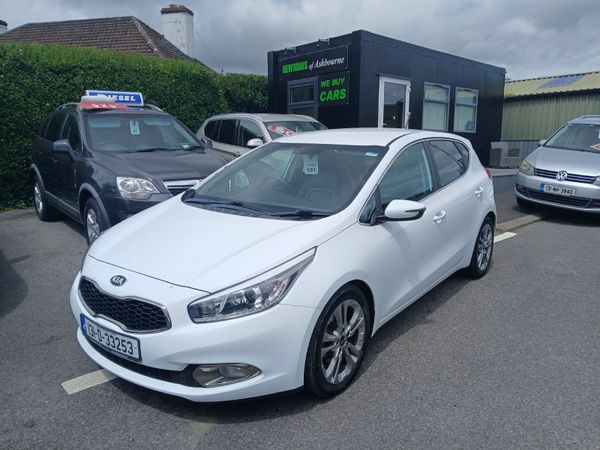 Kia Ceed Hatchback, Petrol, 2013, White